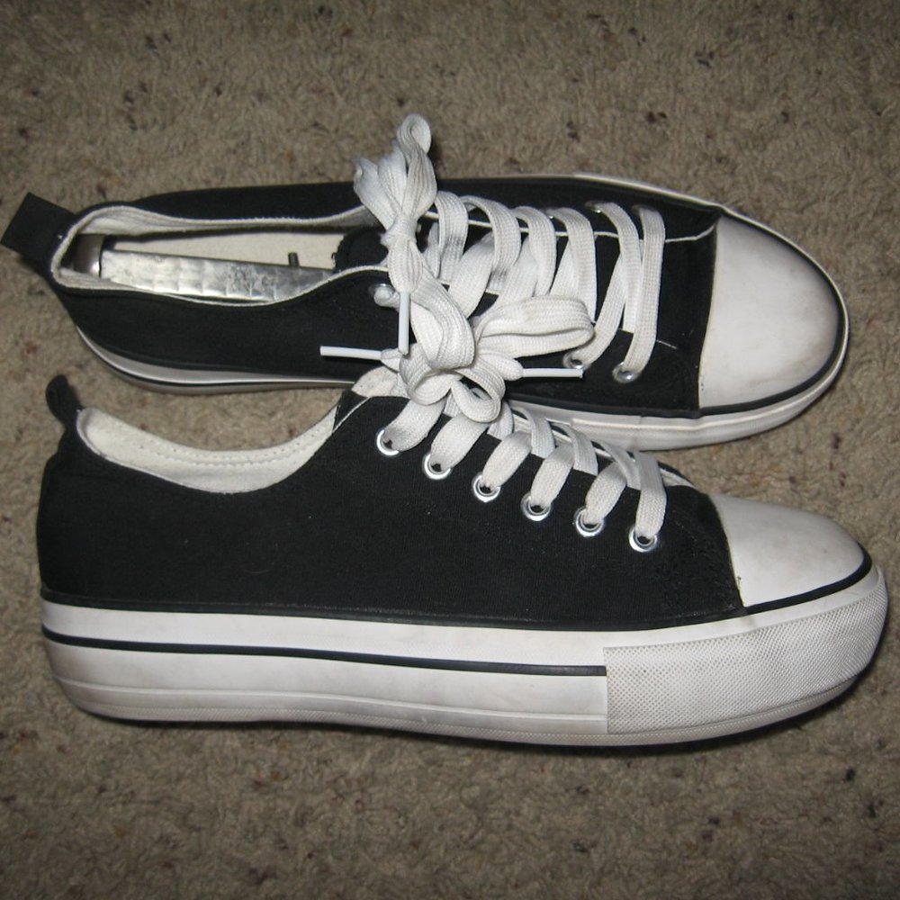 Ideal Shoes - Platform Sneakers - 41